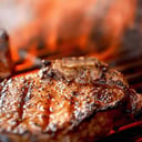 Foto de lomo al grill con chimichurri