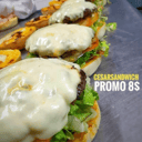 Foto de 2 hamburguesas de pollo crispy + papas + refresco de 1.2lt