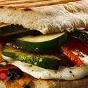 Foto de 104 Salteado de verduras de estación, huevo y mozzarella