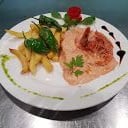 Foto de SALMÓN CON SALSA DE PUERROS Y GAMBAS