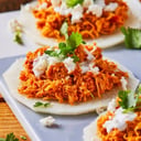 Foto de Tostada de tinga de pollo