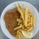 Foto de Milanesa de carne / pollo con fritas o ensalada