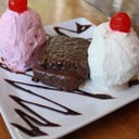 Foto de brownie con helado marcea
