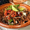 Foto de Chilaquiles con chorizo asado y picadito.