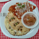 Foto de Chilaquiles con omelette.