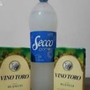Foto de 2 toro blanco+ secco 2L