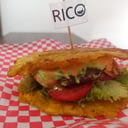Foto de RICO HAMBURGUESA CON  PATACON 