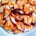 Foto de PULPO ASADO SOBRE PARMENTIER DE PATATA AL PIMENTON