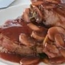 Foto de EJECUTIVO : solo mito de res en salsa de champiñón