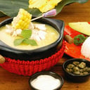 Foto de  Ejecutivo: Ajiaco con tajada de aguacate, porción de arroz, alcaparras ,crema de leche y postre cuajada y melao