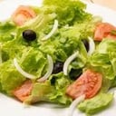 Foto de LECHUGA, TOMATE, CEBOLLA Y ACEITUNAS