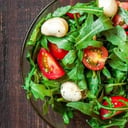 Foto de LECHUGA TOMATE Y RUCULA