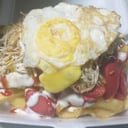 Foto de Salchipapa con pollo desilachado