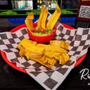 Foto de PLANTAIN CHIPS AND GUACAMOLE