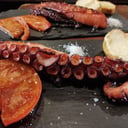 Foto de Pata de pulpo a la parrilla conguarnición