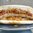 Foto de Bratwurst, cebolla y mostaza