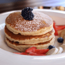 Foto de Hot cakes con fruta de la estacion/ Hot cakes with seasonal fruit