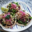 Foto de TACOS DE POLLO Y MOLE