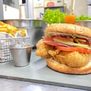 Foto de BURGER DE PESCADO A LA CHILENA