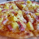 Foto de PIZZA TROPICAL, tomate, mozzarella, gouda, piña, bacon, oregano