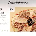 Foto de PIZZA RODEO, tomate , salsa barbacoa, mozzarella, gouda, ternera, bacon, aceitunas , orégano