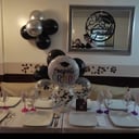 Foto de Decoracion boutique de grado con feston de grado