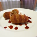Foto de Croquetas canarias de platano y gofio con miel de palma / croquettes with banana and gofio