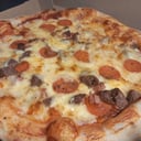 Foto de Pizza carnivora familiar