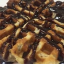 Foto de Waffle con salsa.