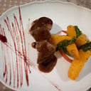 Foto de Medallones de Lomito en Salsa Demi Glace con Vino Tinto