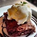 Foto de Brownie De Chocolate Tibio Con Helado De Americana