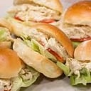 Foto de Pavita al pan con salsas varias