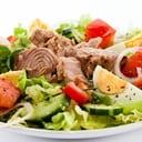 Foto de Lechuga, tomate, atún, queso