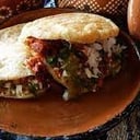 Foto de Gordita de chicharrón 