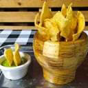 Foto de Nachos de maíz con guacamole y sour cream