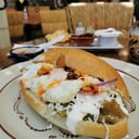 Foto de Torta de Chilaquiles con Huevo - 679 kcal