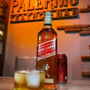 Foto de JOHNNIE WALKER RED LABEL (con bebida 220 ml)