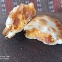 Foto de Empanada de Salchicha y Queso Cheddar