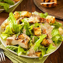 Foto de ENSALADA CÉSAR (POLLO, SALMÓN, CAMARÓN)