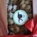 Foto de Caja premium madera nativa 3 sabores.