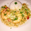 Foto de thai seafood and ginger noodles 