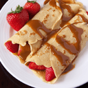 Foto de Crepe de fresas con arequipe y crema chantilly