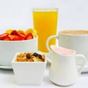 Foto de PLATE OF FRESH SEASONAL FRUITS