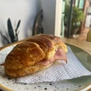 Foto de HAM AND CHEESE CROISSANT