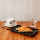 Foto de Café con Leche + 1/2 Porción tostado de Jamón y Queso