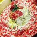 Foto de PASTA FETTUCCINE EN SALSA ( Queso Azul, Parmesano, Provolone, Gouda ) CON JAMÓN SERRANO CHORIZO ESPAÑOL Y PAN ARTESANAL