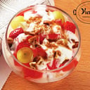 Foto de Fruta con yogurt y granola / Mixed fruit with Yogurt and Granola