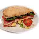 Foto de Baguette jamón crudo, queso, rucula y tomate / Raw ham, cheese, arugula and tomato baguette