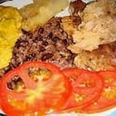 Foto de Puerco Asado ( Cerdo con Arroz Negro Vianda y Ensalada)