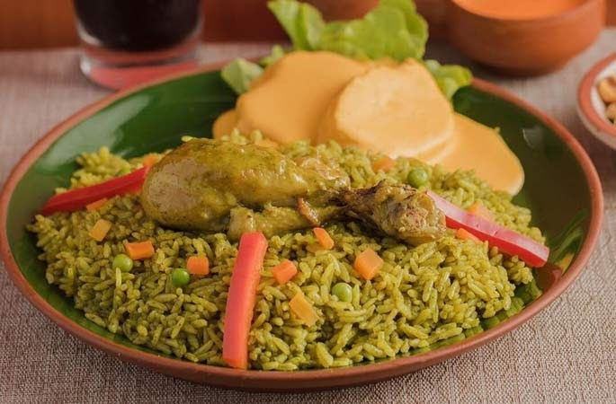 Foto de ARROZ CON POLLO C/ PAPA A LA HUANCAINA